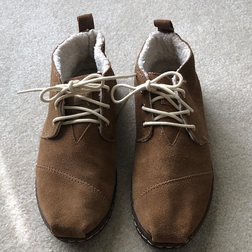 Toms fleece lined suede chukka boots
